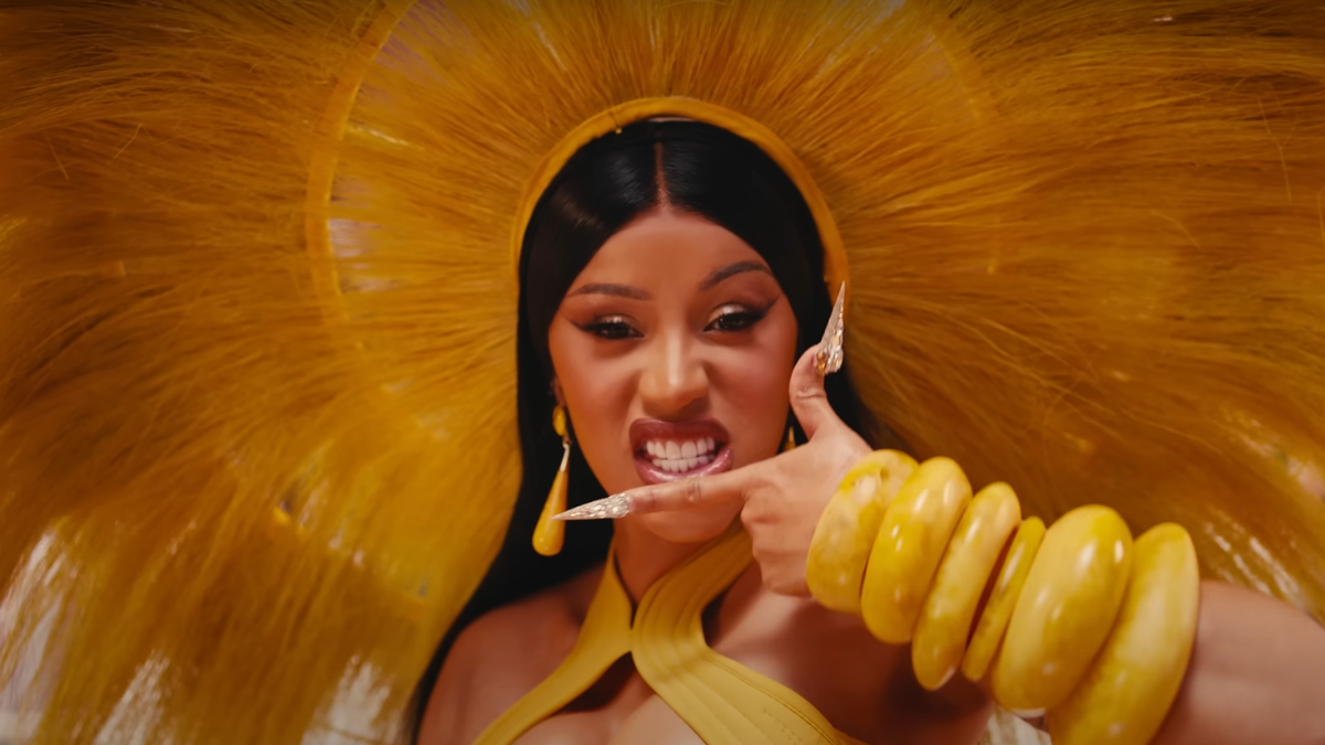  Cardi B Feels She ‘Lost So Much Weight’ in New Video