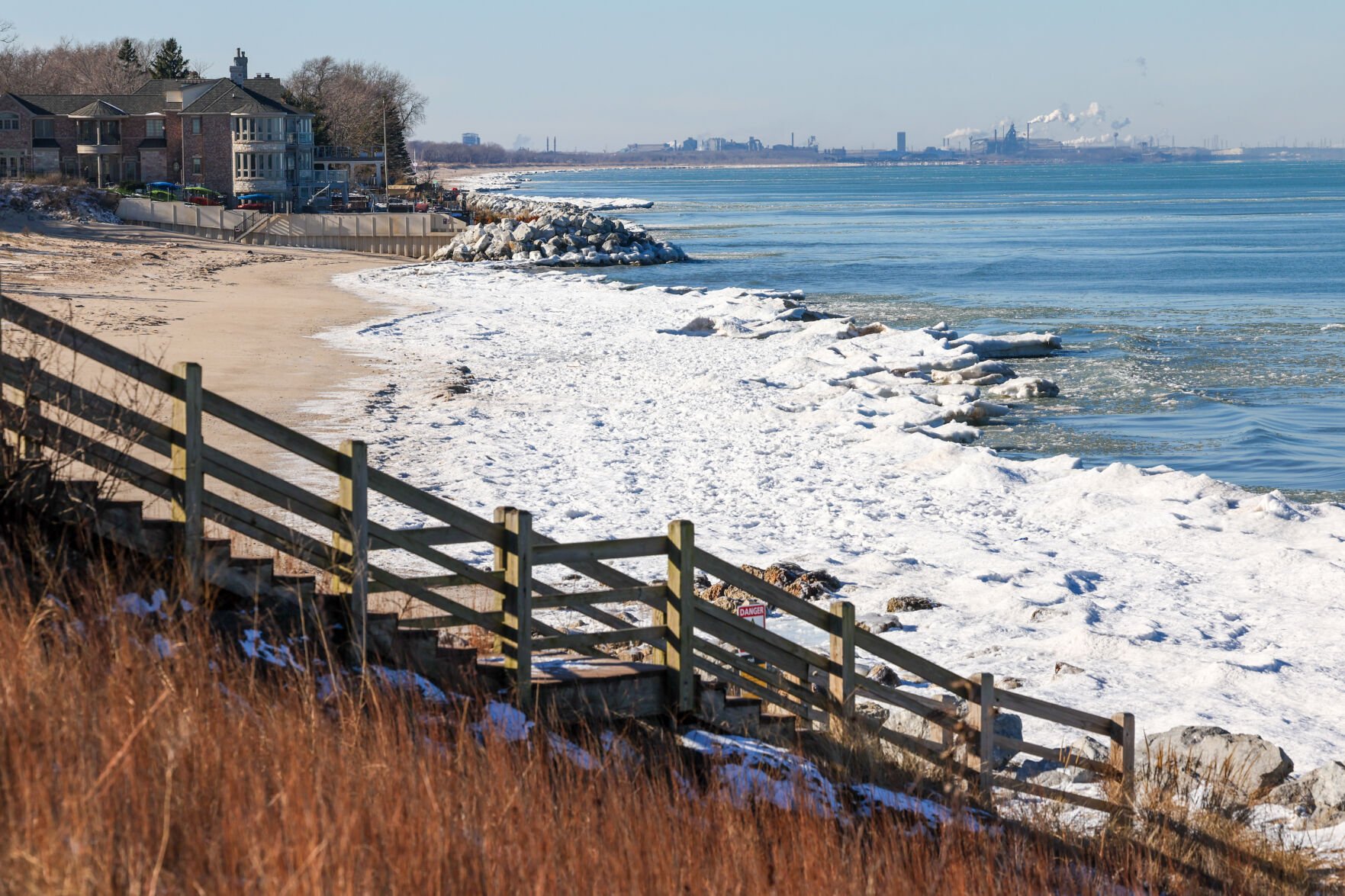  Shelf ice brings striking wintry sights to Lake Michigan but poses dangers