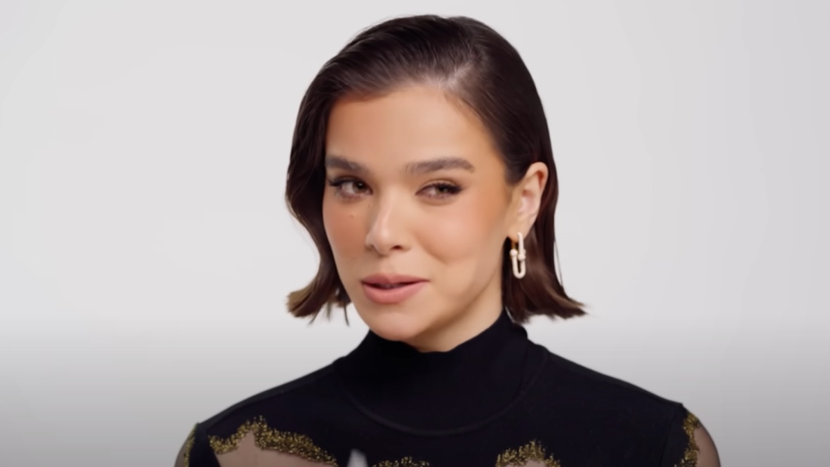  Hailee Steinfeld Called As ‘Queen’ of Buffalo Bills After Josh Allen Engagement