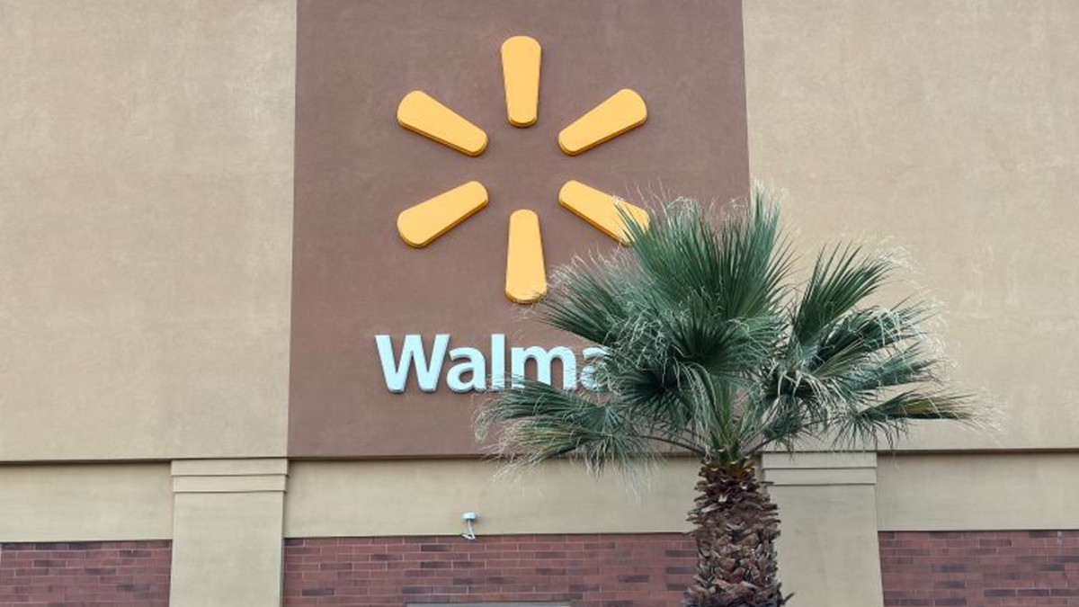 Walmart’s bestselling $59 3-pack of sweatpants is on sale for just $27, and shoppers are racing to buy it