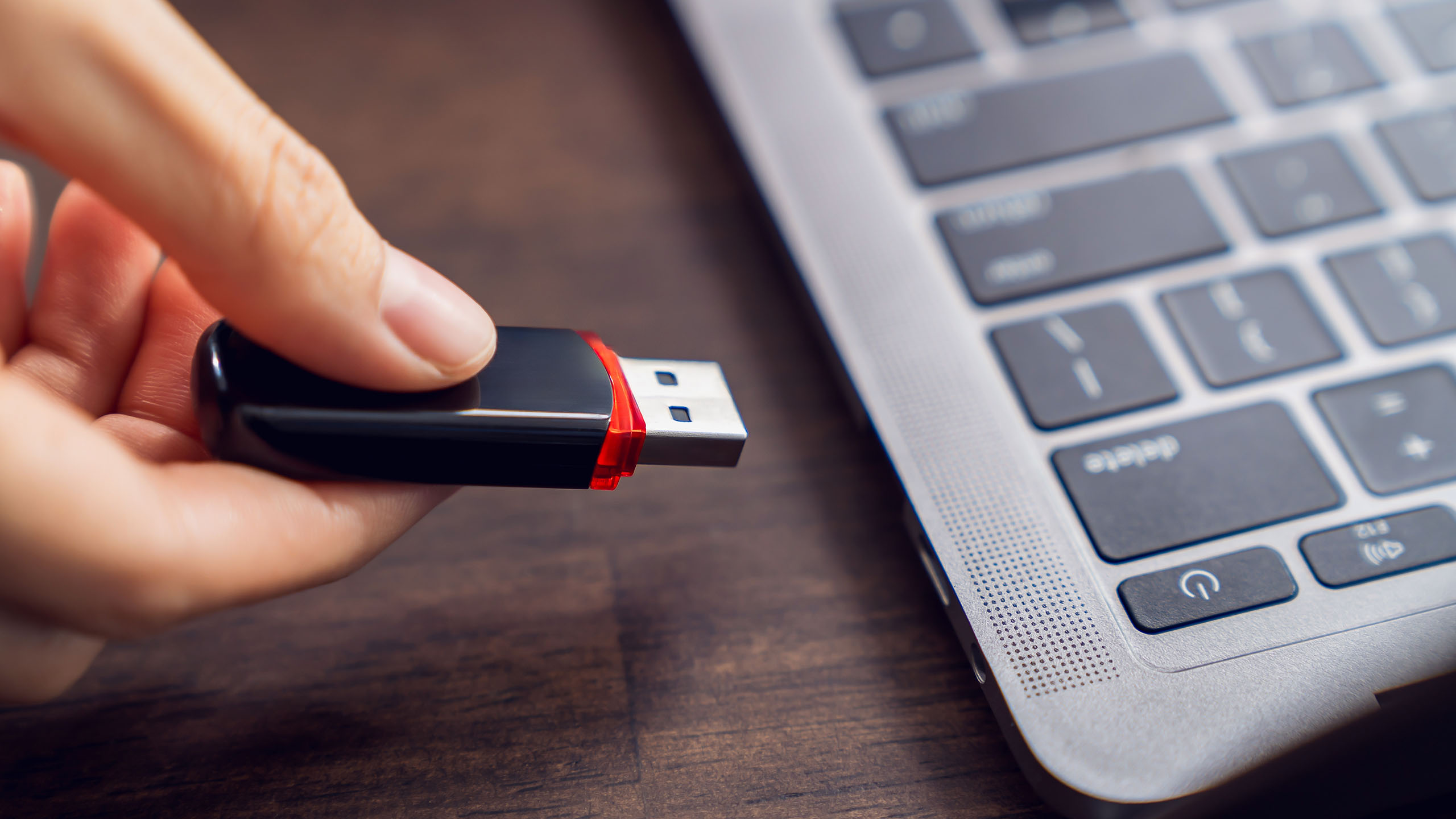  Create bootable, customizable USB Windows drives with Rufus