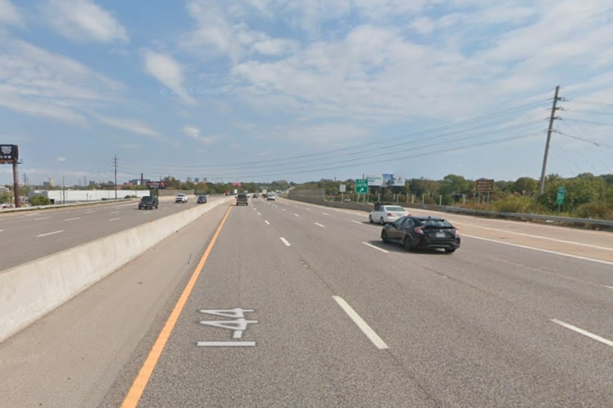 Tragic Distracted Driving Incident on I-44 in St. Louis Results in Death of Woman Following Collision with Semi-Truck