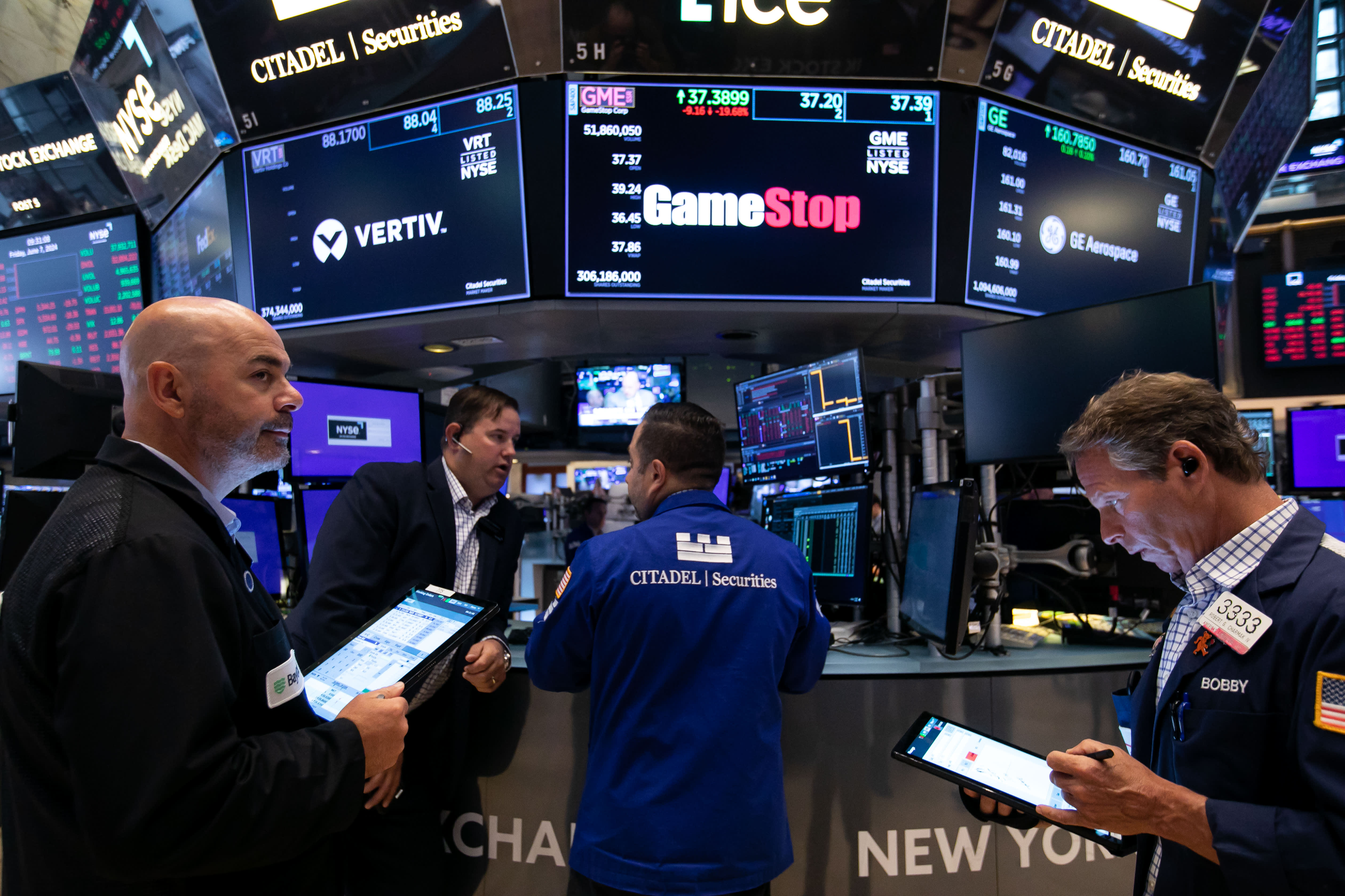  GameStop, MicroStrategy shares rise after Ryan Cohen posts photo with Michael Saylor
