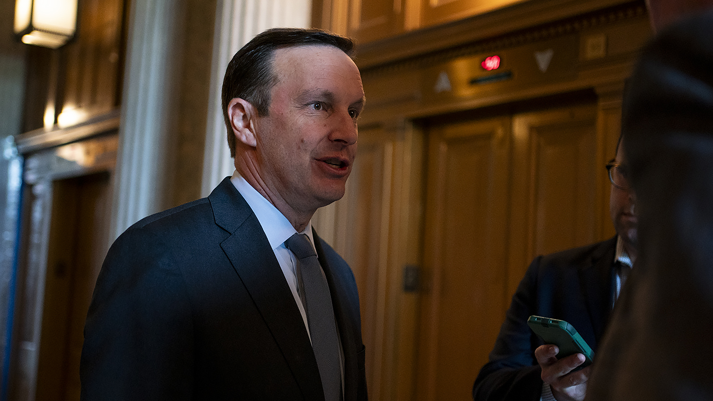  Murphy looks to be guiding force for Democrats in new Trump era