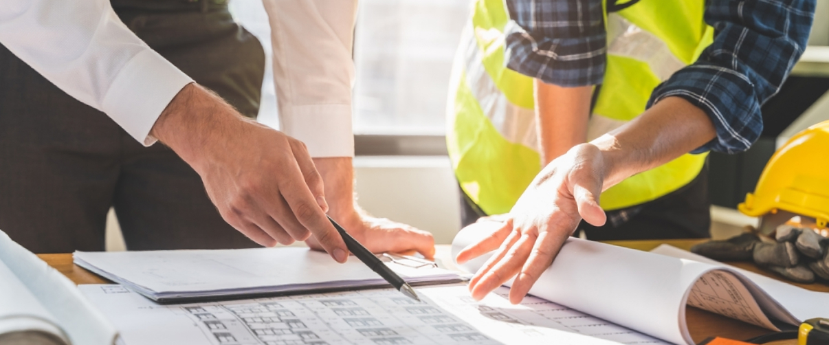  DIY vs Hiring a Contractor: When to Do It Yourself & When to Call the Pros