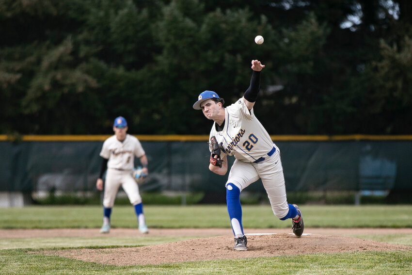 Warriors drop series opener against Bulldogs