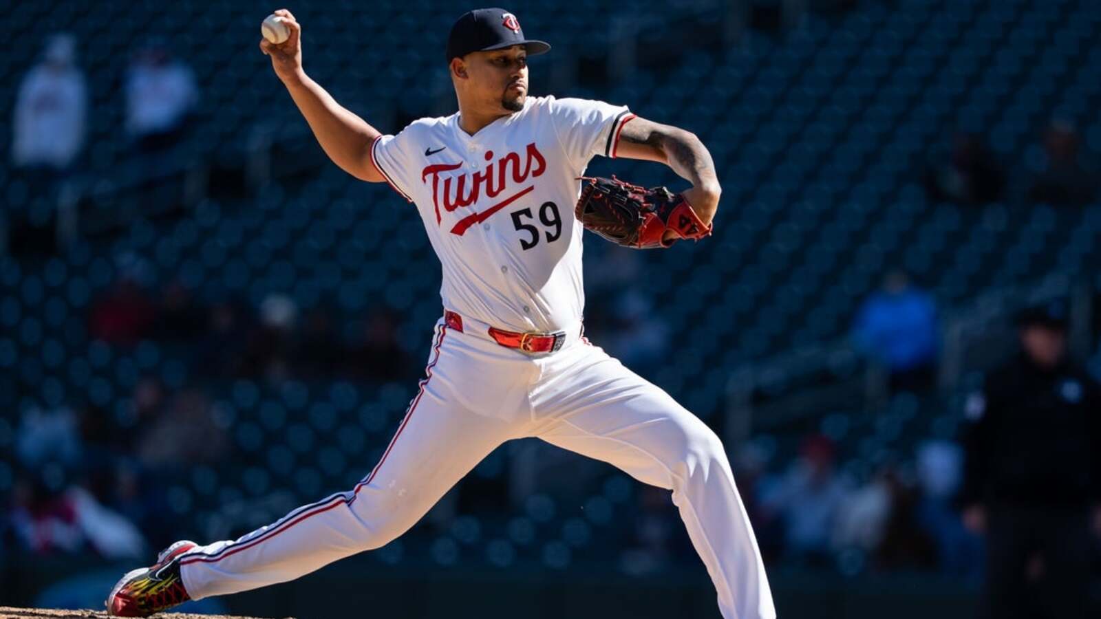 Astros rally from six down to slay Twins