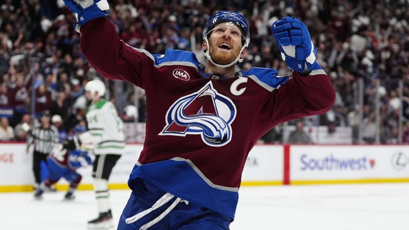 Gabriel Landeskog, Avalanche hit road for Game 5 vs. Stars