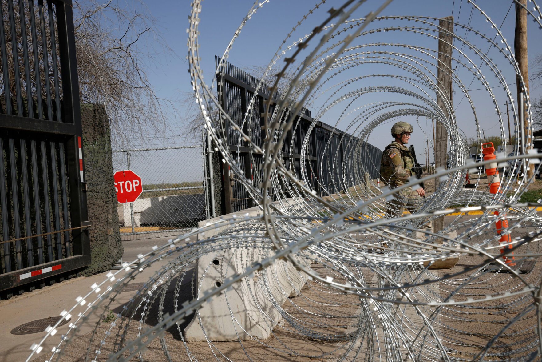  Immigration enforcement at an Eagle Pass park scaled back, Texas Gov. Greg Abbott’s office says