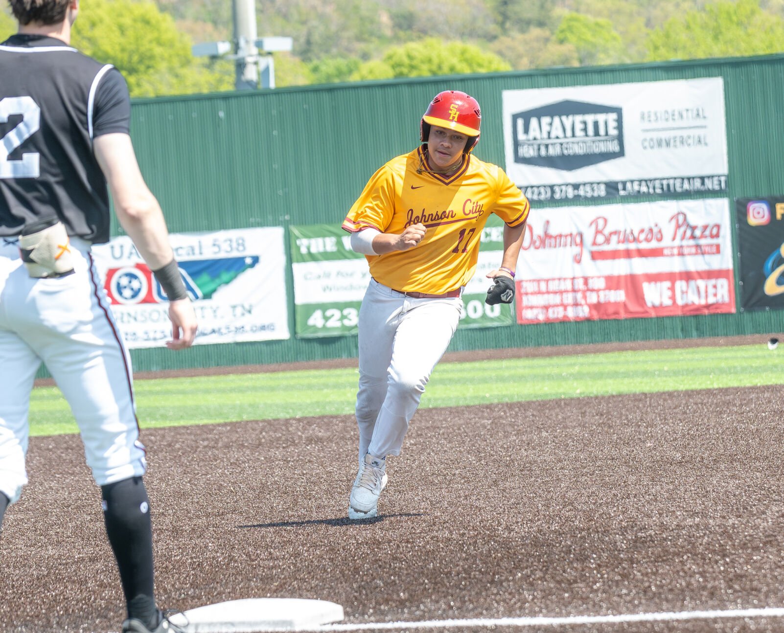 ROUNDUP: Hilltoppers, Wolves, Blue Devils, Bucs get baseball victories