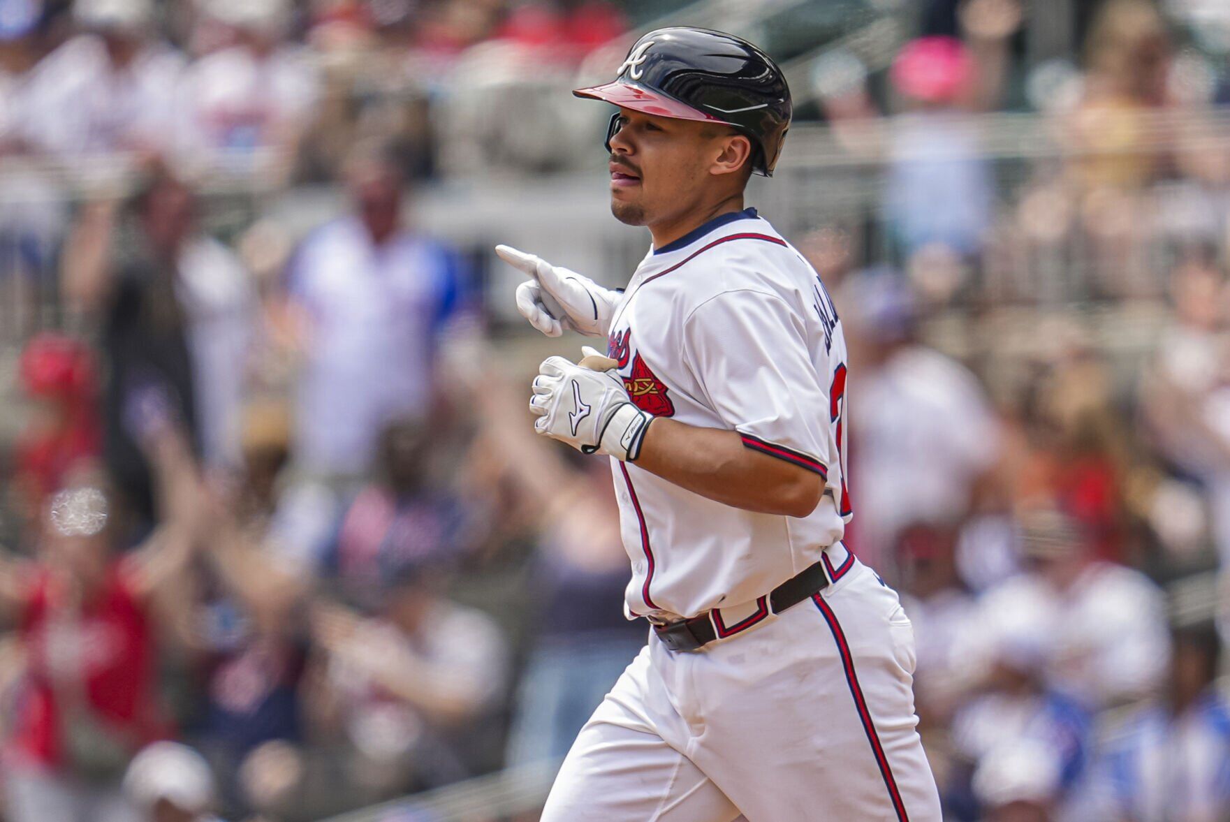 Braves Use Three Homers to Finish Sweep of Twins