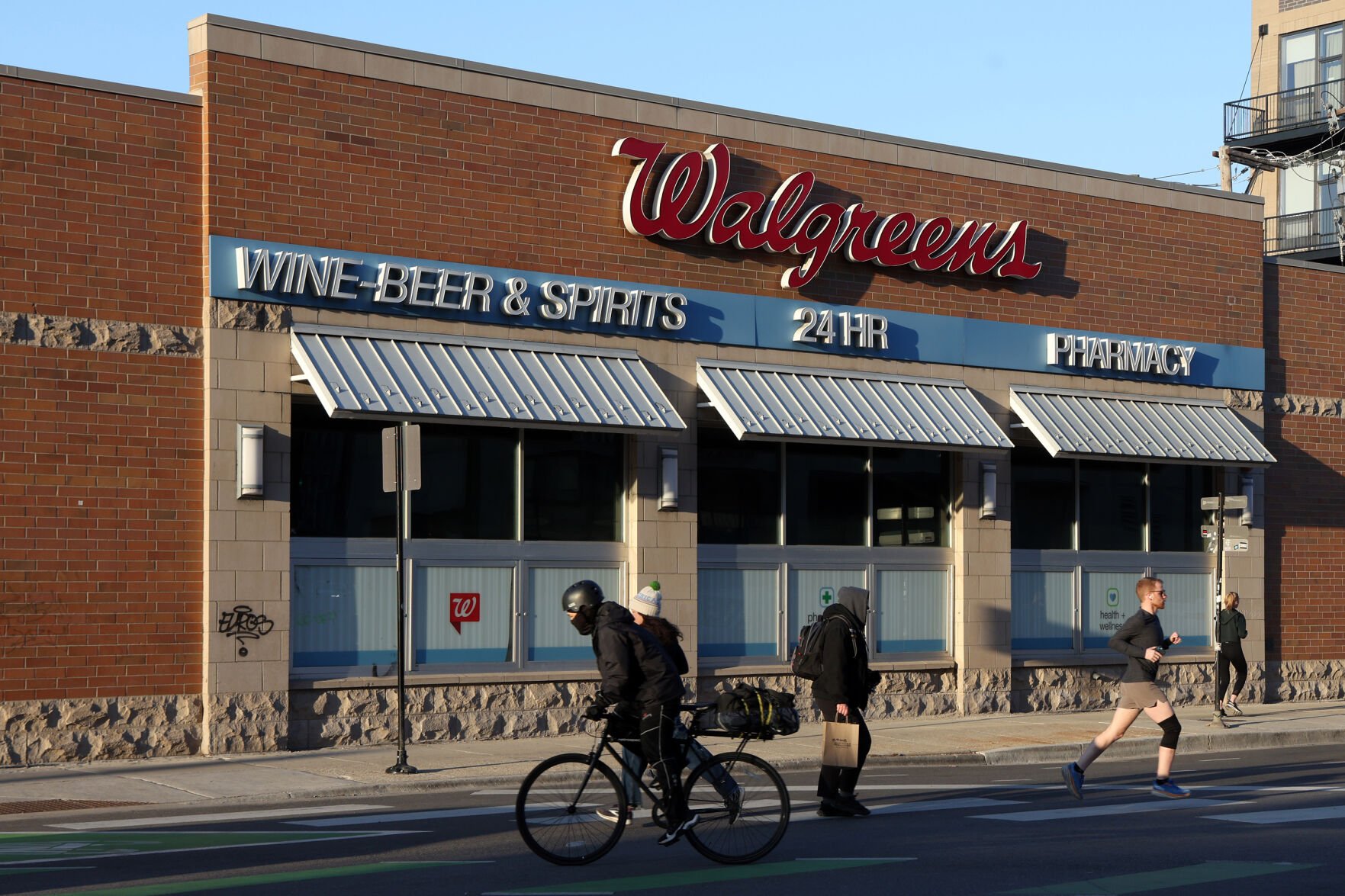  Walgreens to pay $300M to settle with Department of Justice over opioid allegations