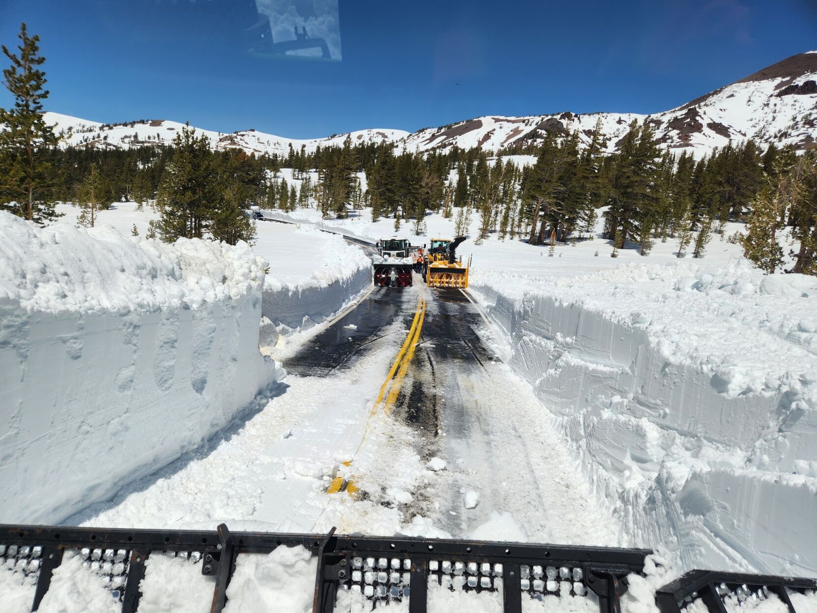 Sonora Pass clearing continues as winter-like storm arrives in Mother Lode