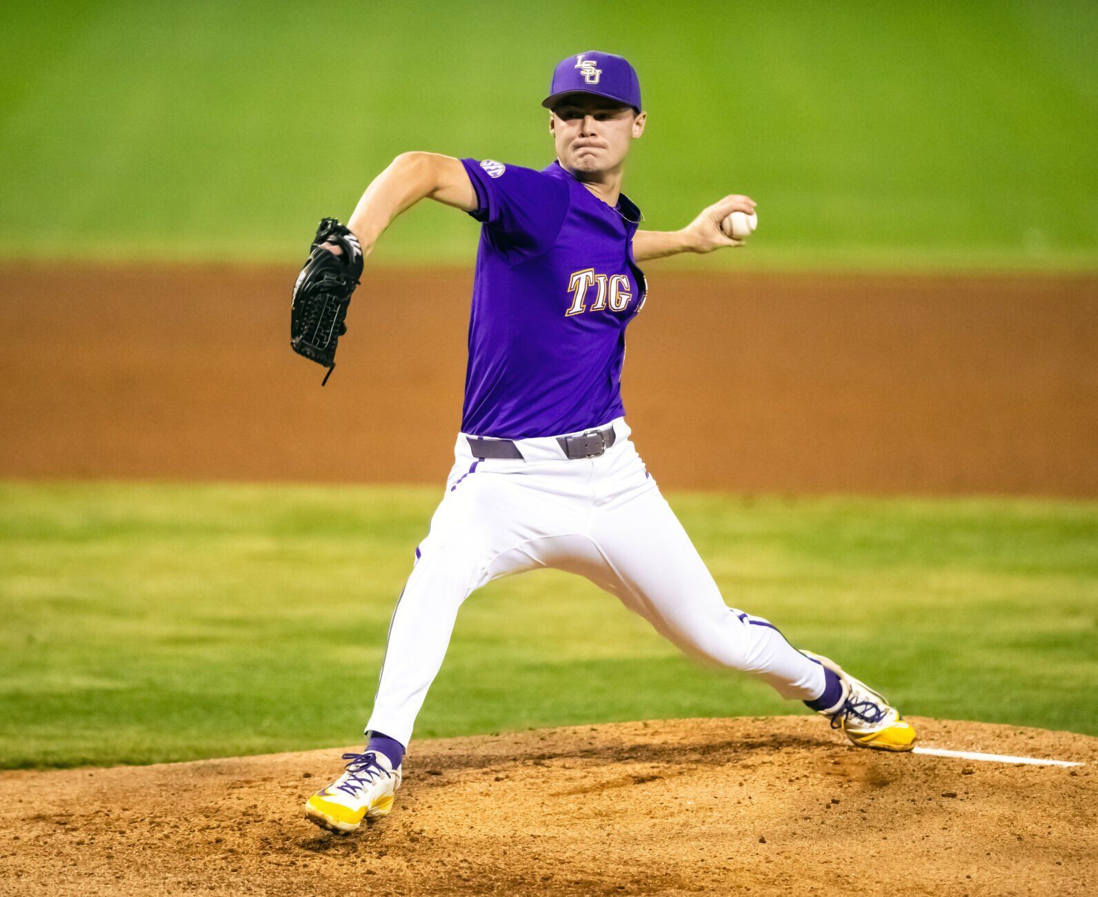 LSU baseball stages wild six-run ninth-inning comeback to take down Tennessee in wee hours