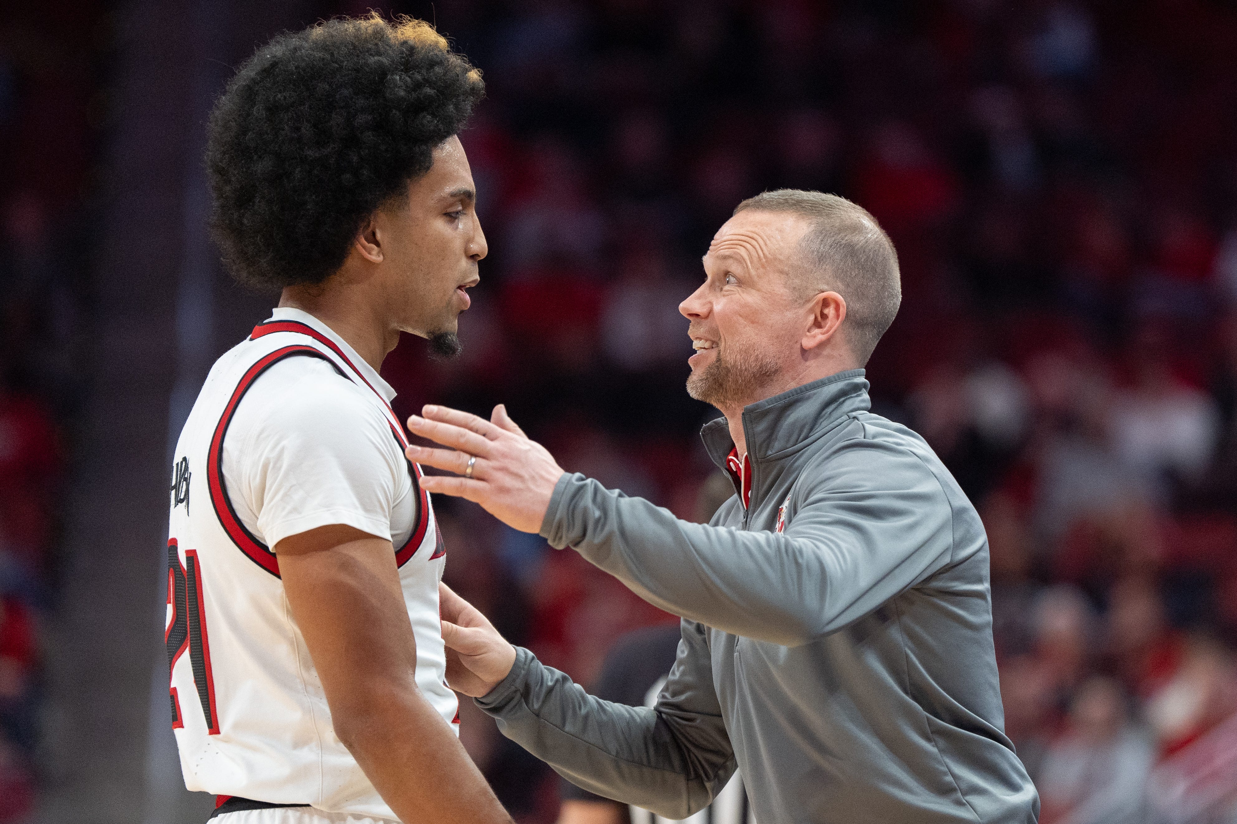 Pat Kelsey gets raise after quick Louisville basketball turnaround in Year 1