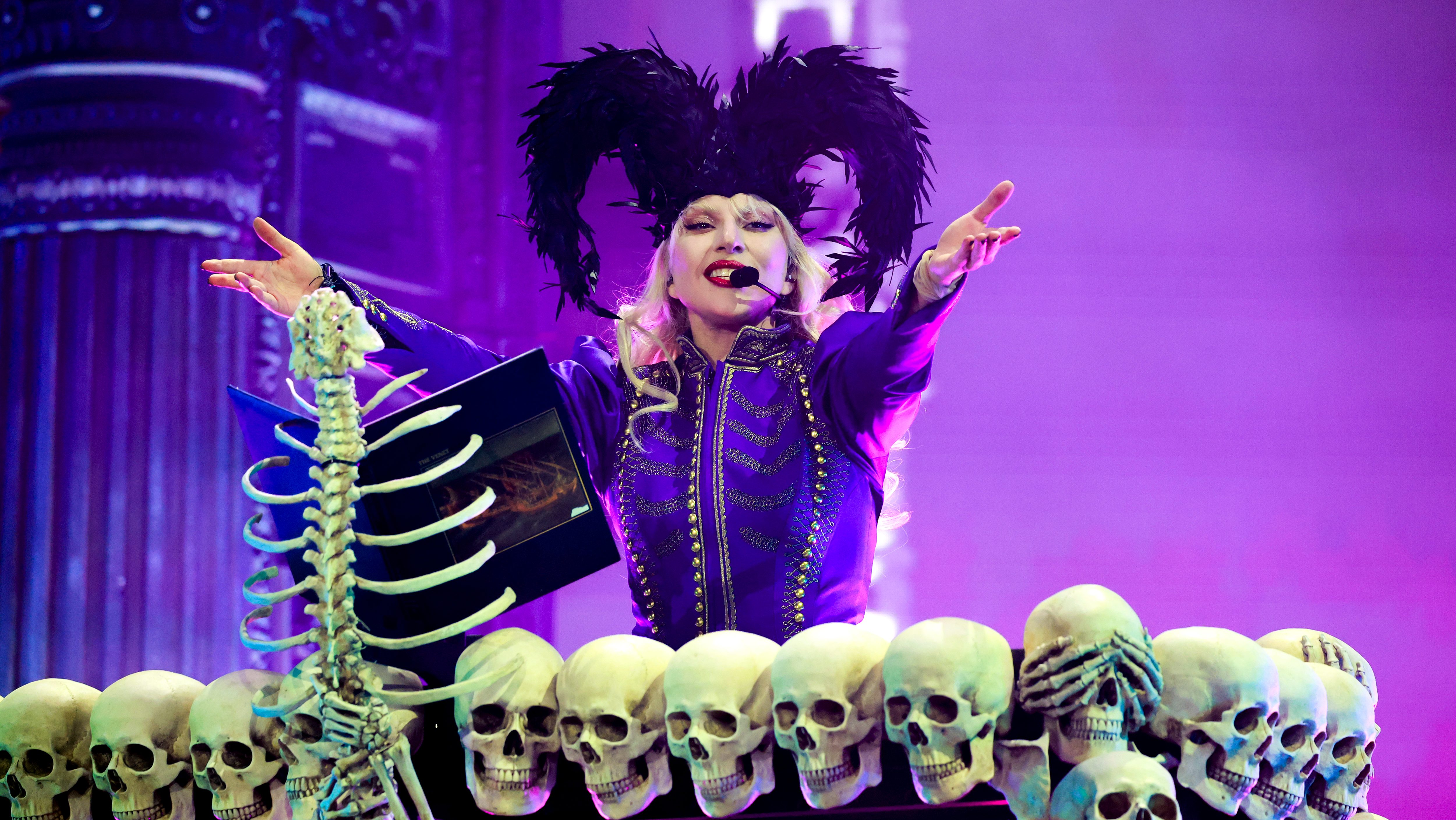  Lady Gaga Overcomes Mic Malfunction At Coachella: “At Least You Know I Sing Live”