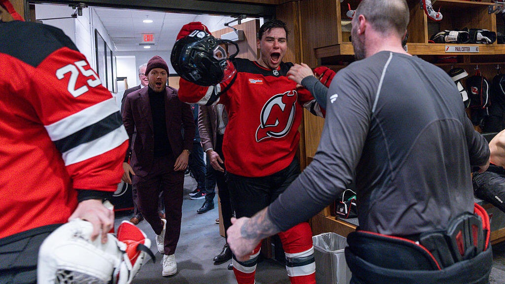  Simon Nemec scores in double OT, Devils defeat Hurricanes in Game 3 of NHL playoffs