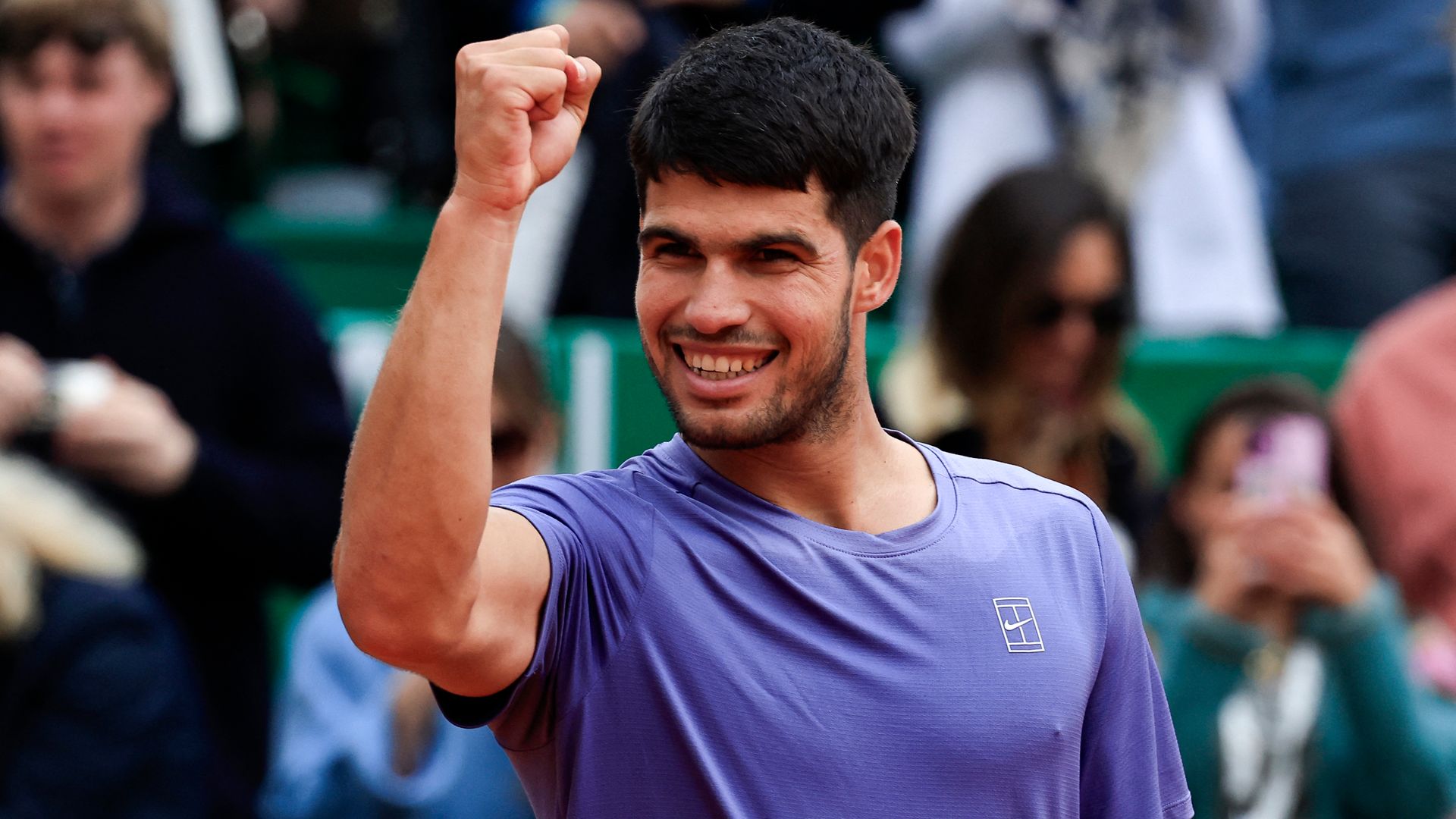  Alcaraz beats De Minaur to book Barcelona Open semi-final place