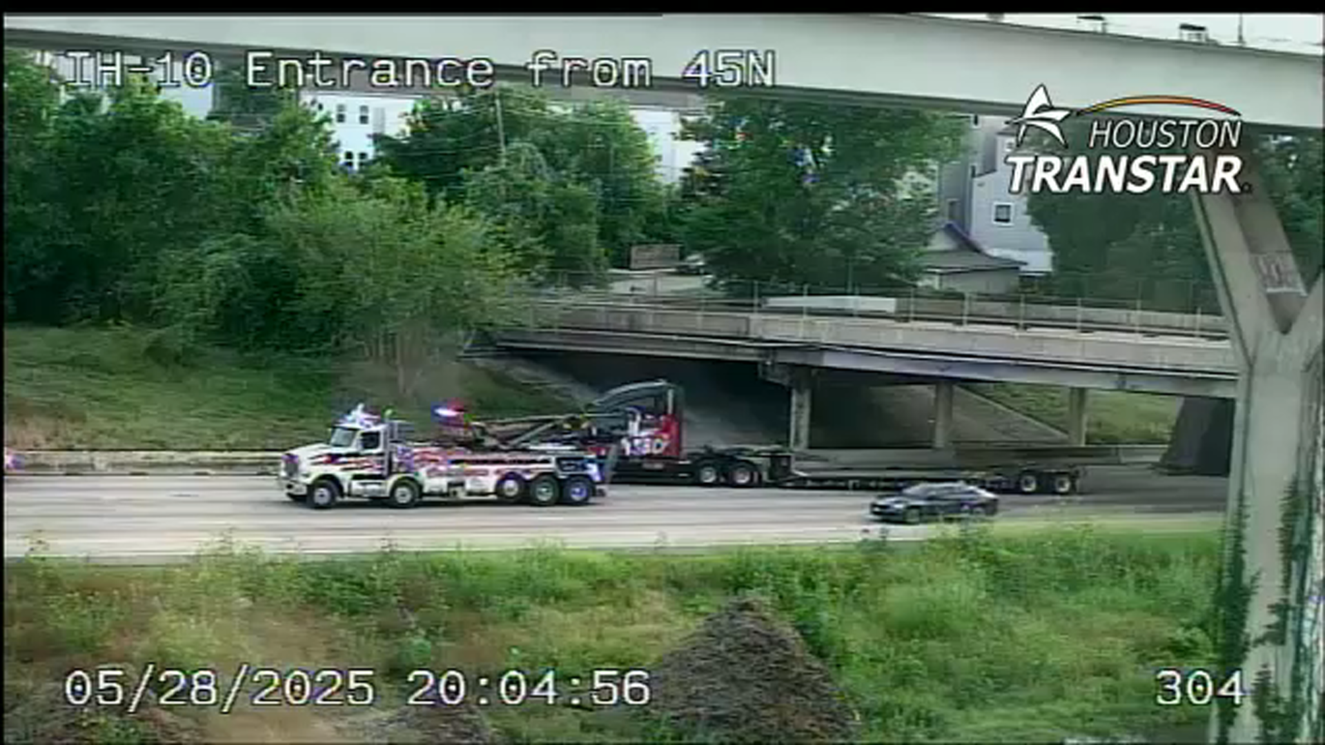 Eastbound I-10 backed up after 18-wheeler gets stuck under Houston Avenue Bridge, HCSO says