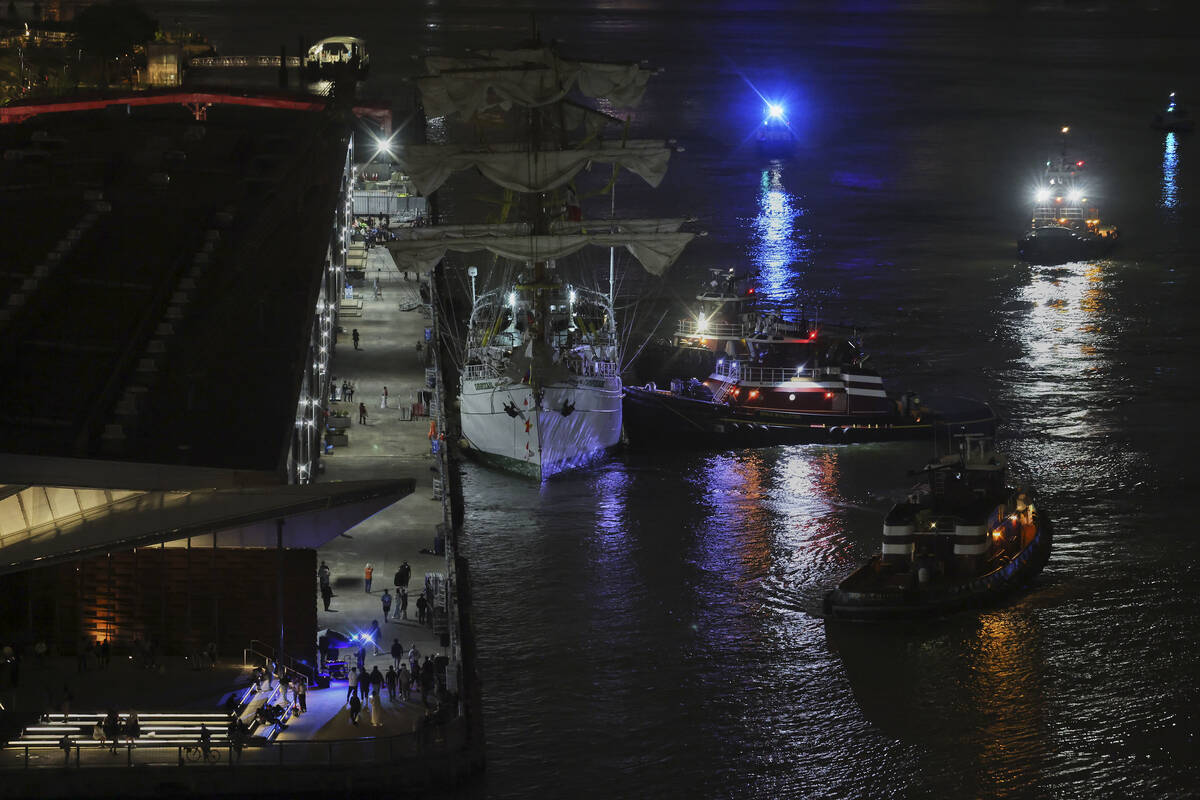 Mexican naval sailboat hits Brooklyn Bridge, killing two crew members