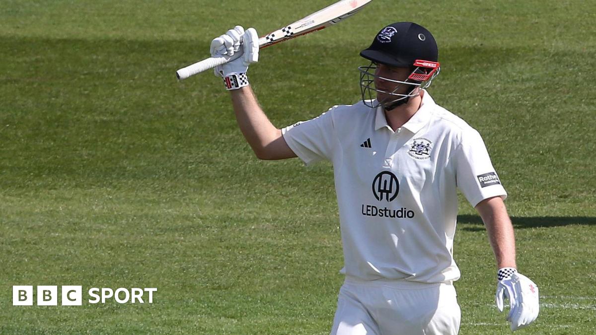 Northants build lead after Green hundred for Gloucs