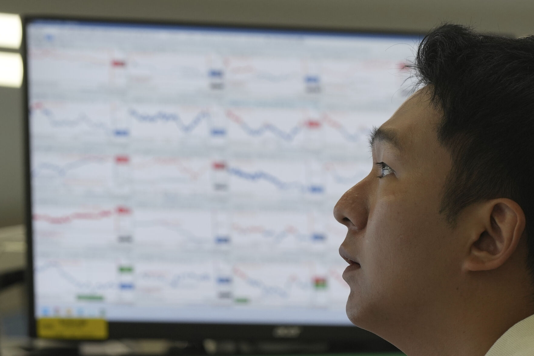  Wall Street drifts lower as US stocks slow their roll