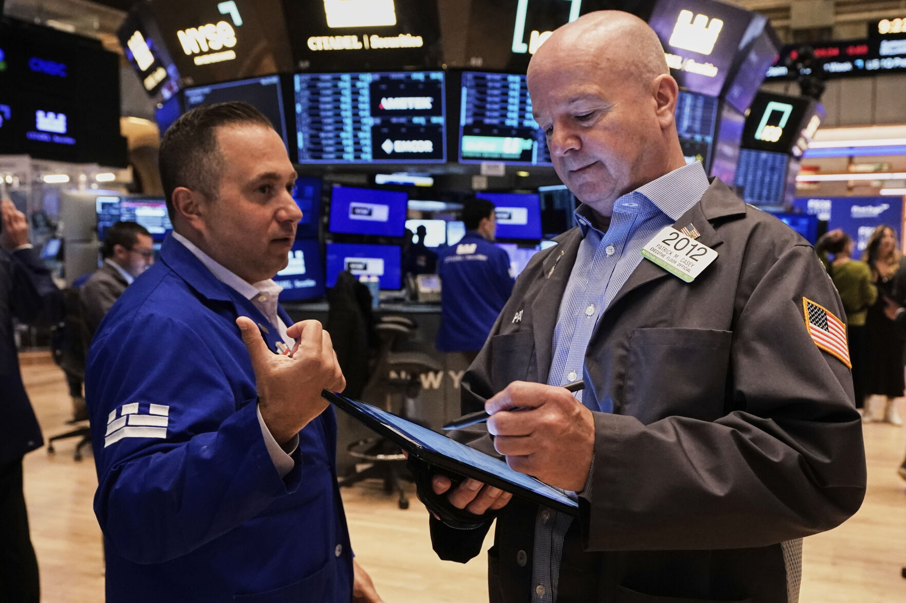  Wall Street drifts toward the end of what may be its best month since 2023