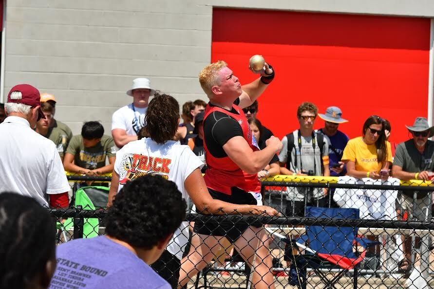  Hoskins, 4x200m relay lead Pirates on day one of state track meet