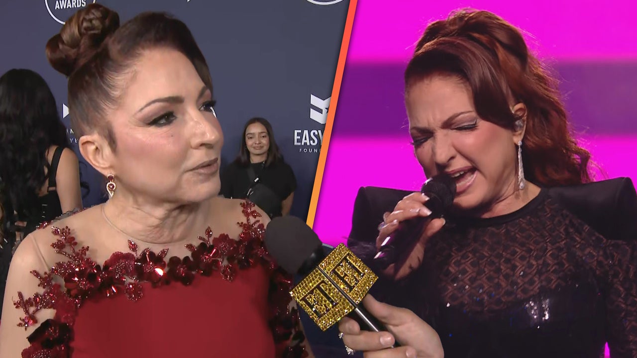  Gloria Estefan Performs on the AMAs Stage for the First Time in Over 30 Years