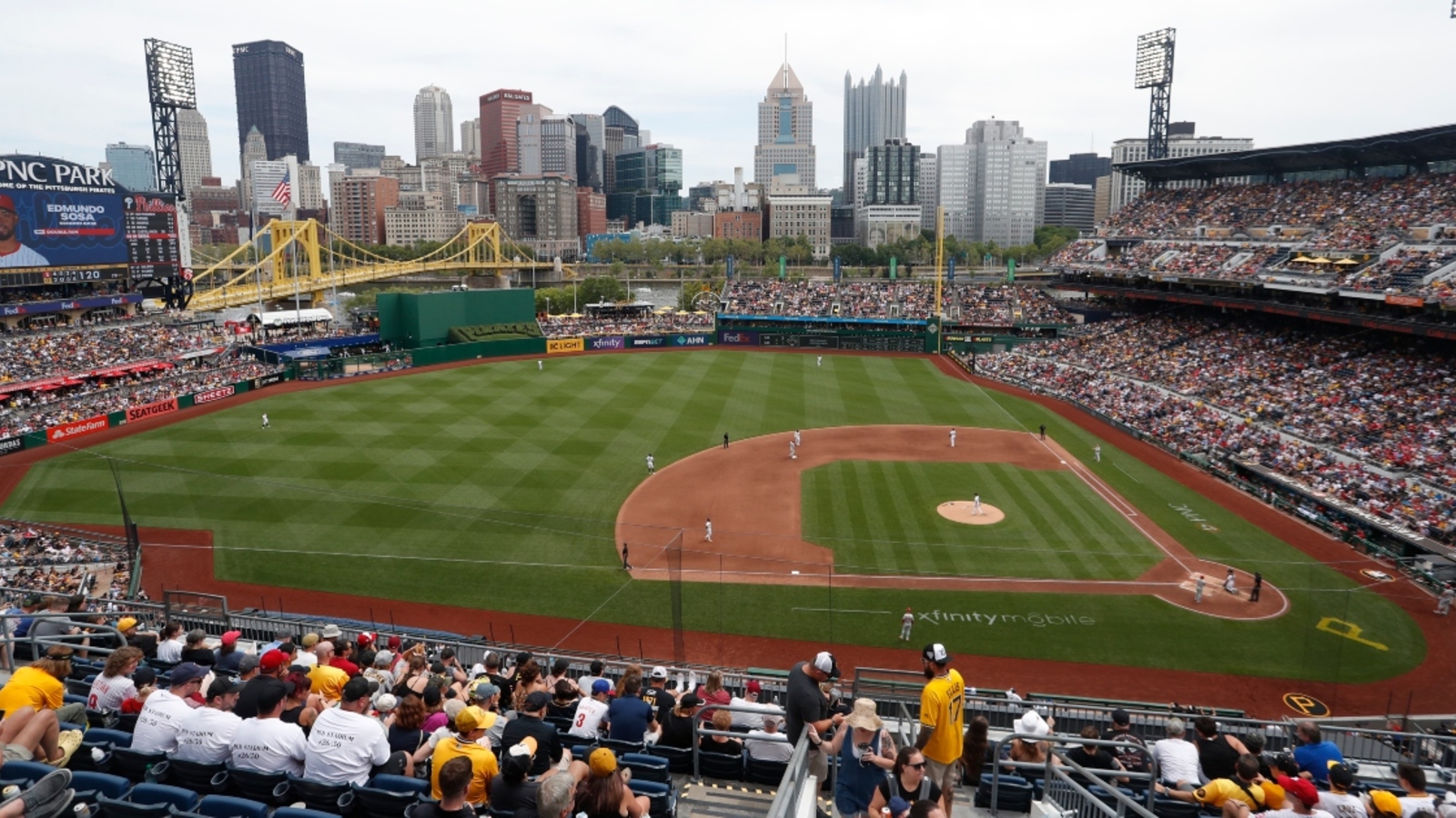 Pittsburgh Pirates employee fights fan at PNC Park, uses belt as weapon