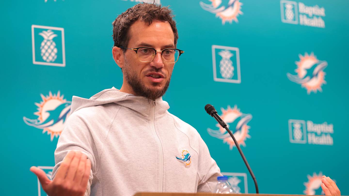 Mike McDaniel’s wild offseason stunt won’t fix the Dolphins’ real problem