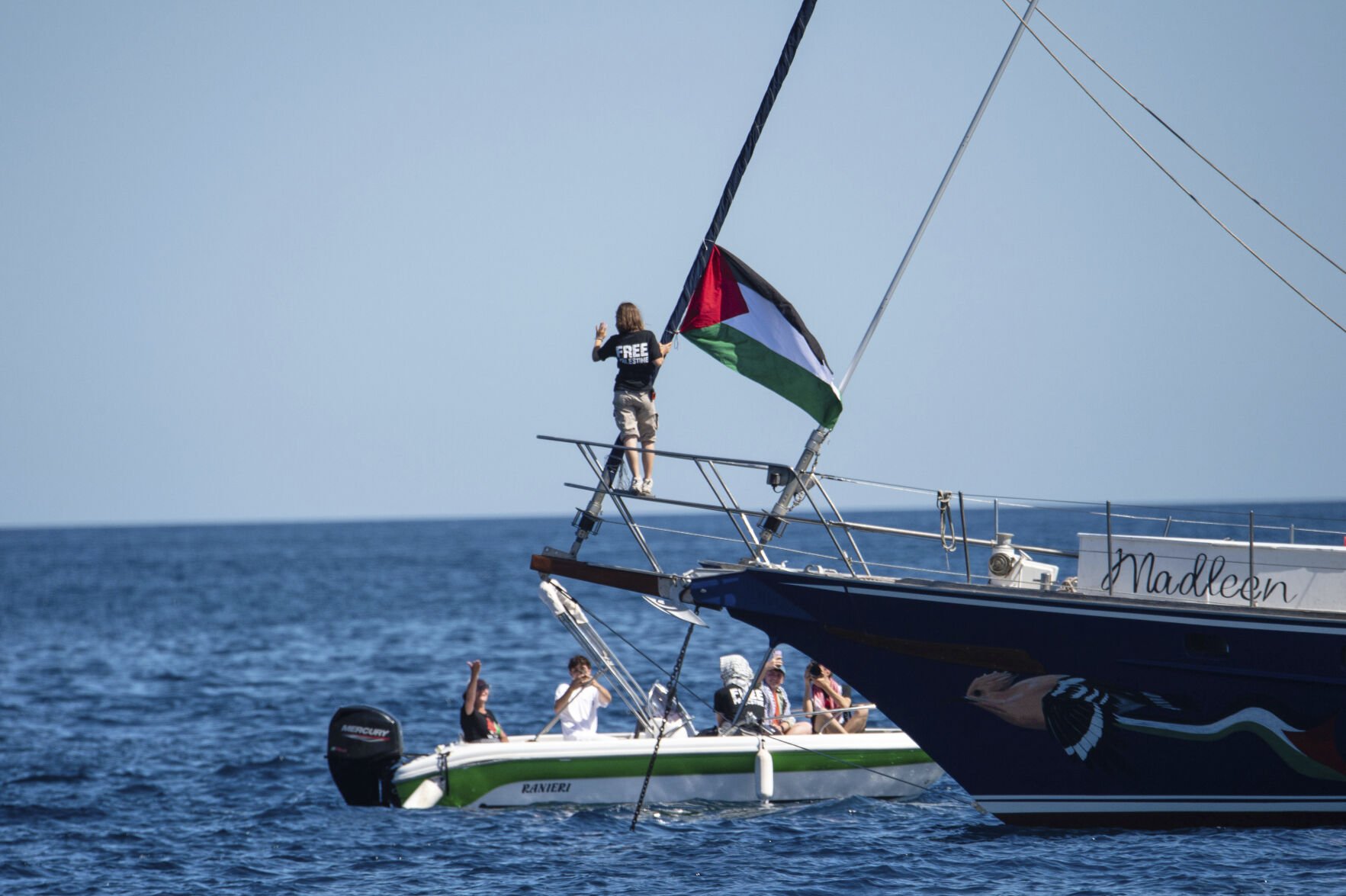  Israeli forces prevent aid boat carrying Greta Thunberg and other activists from reaching Gaza