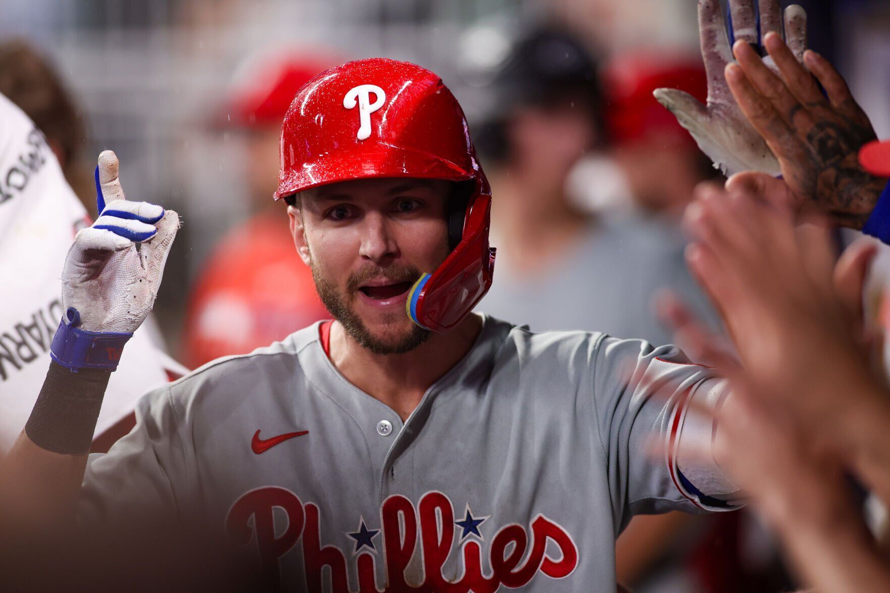 Phillies Romp Braves After Long Rain Delay