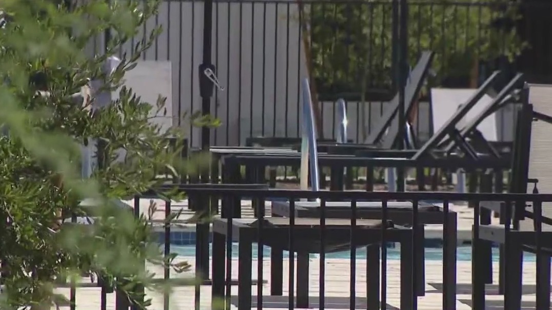 5 hospitalized after chlorine exposure at pool
