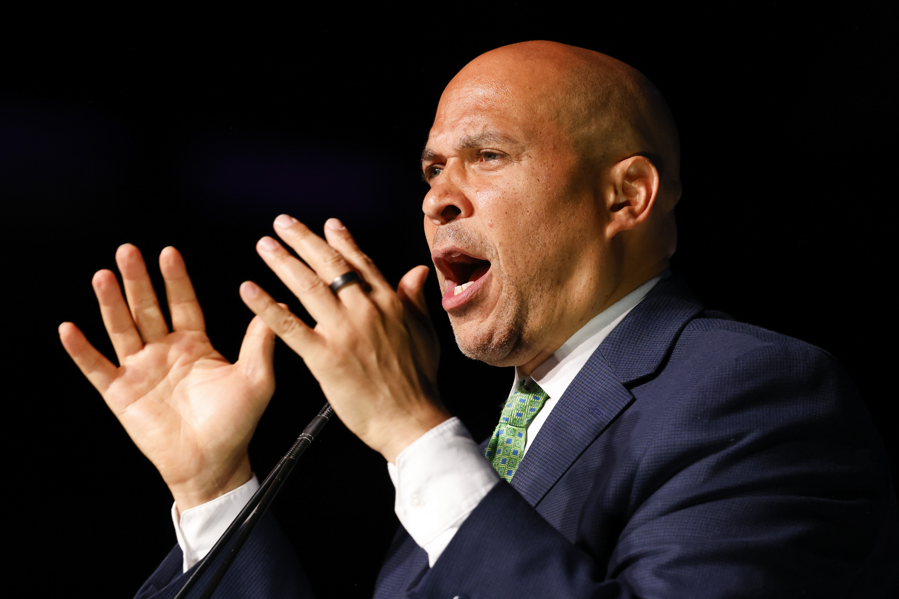  Sen. Cory Booker says he won’t accept campaign donations from Elon Musk