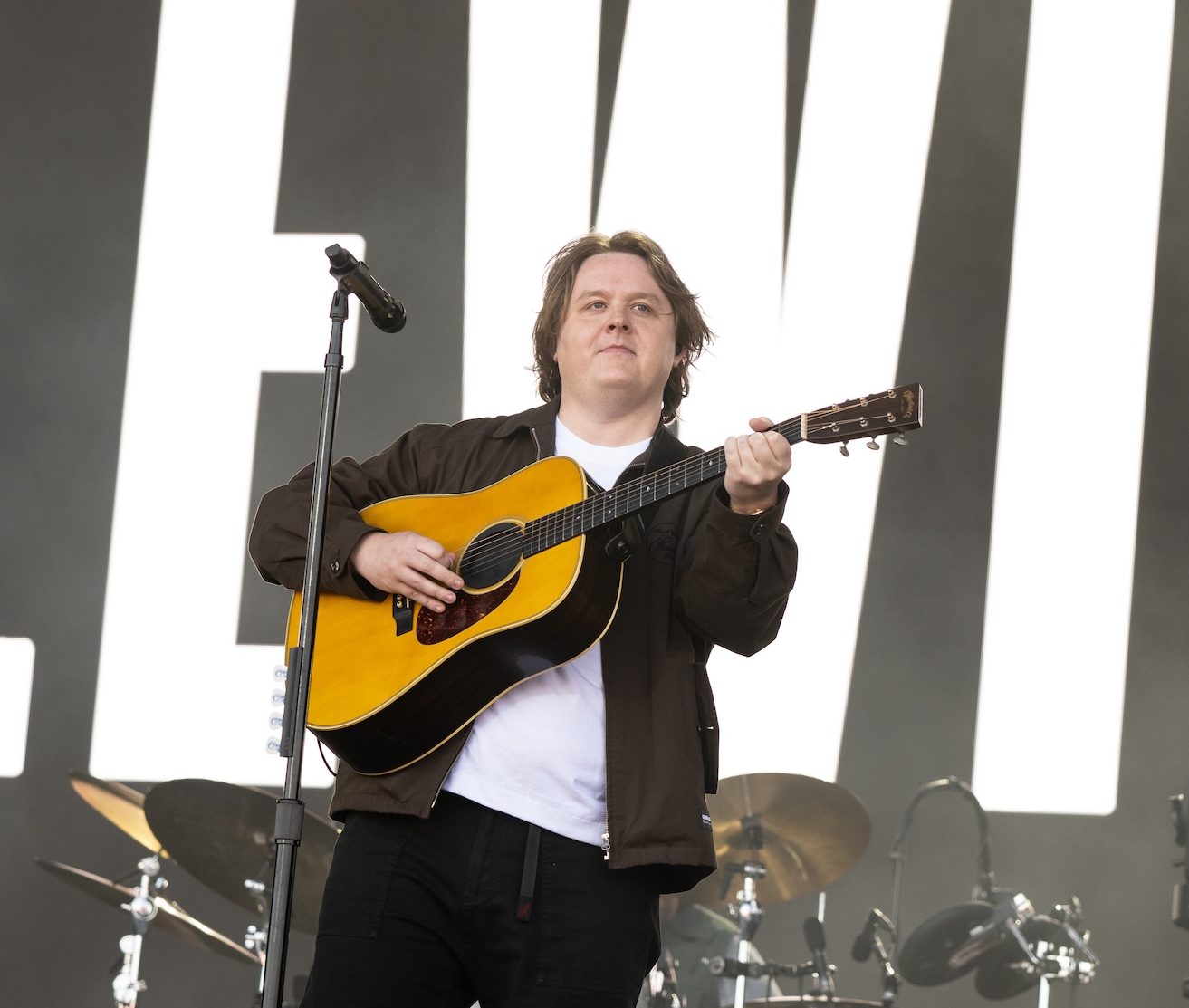  Lewis Capaldi Makes Comeback After 2-Year Music Hiatus