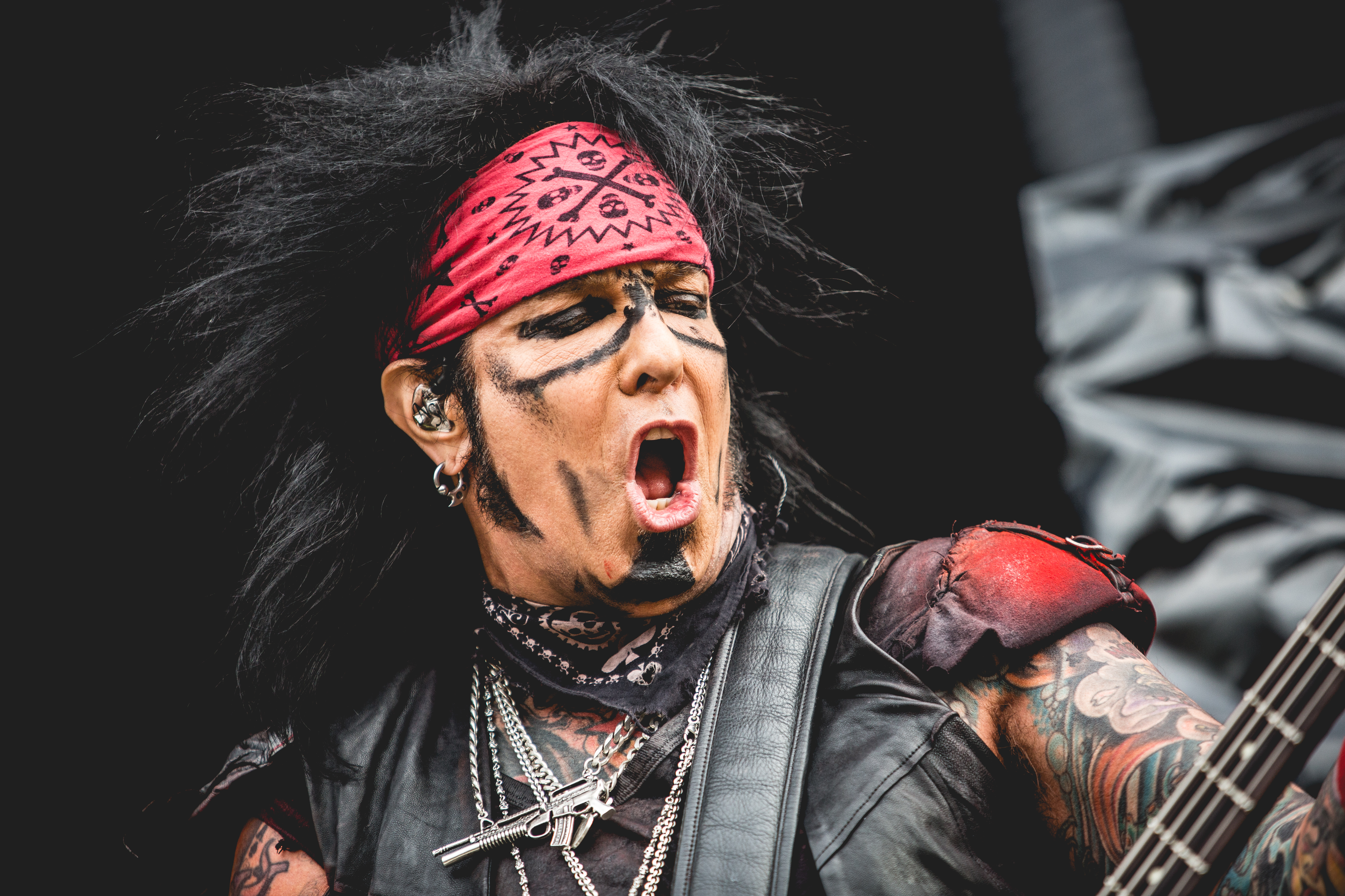  Nikki Sixx Lashes Out at ‘Whinny Twit’ Noel Gallagher