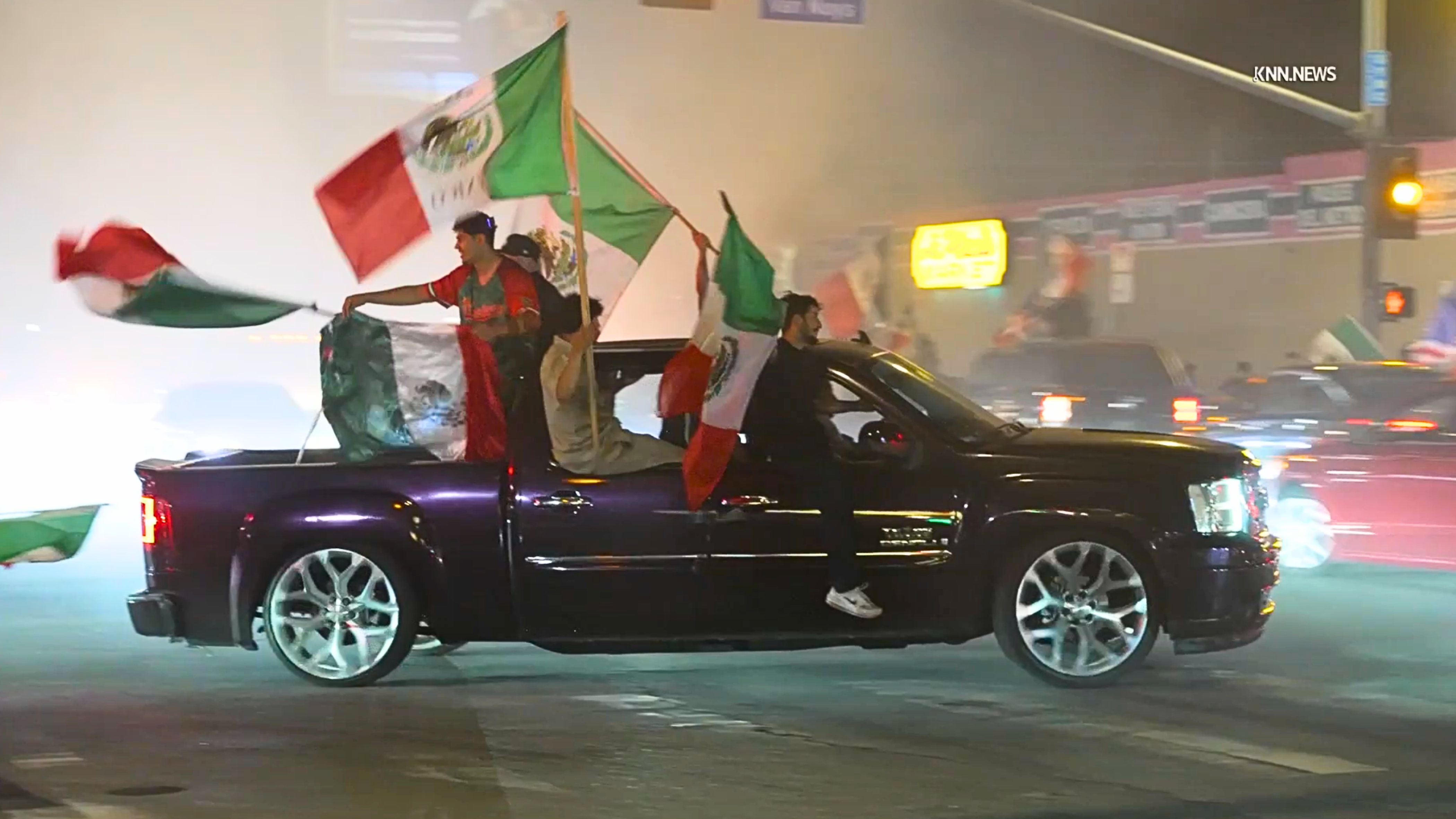  Anti-ICE protest leads to street takeover in L.A. neighborhood