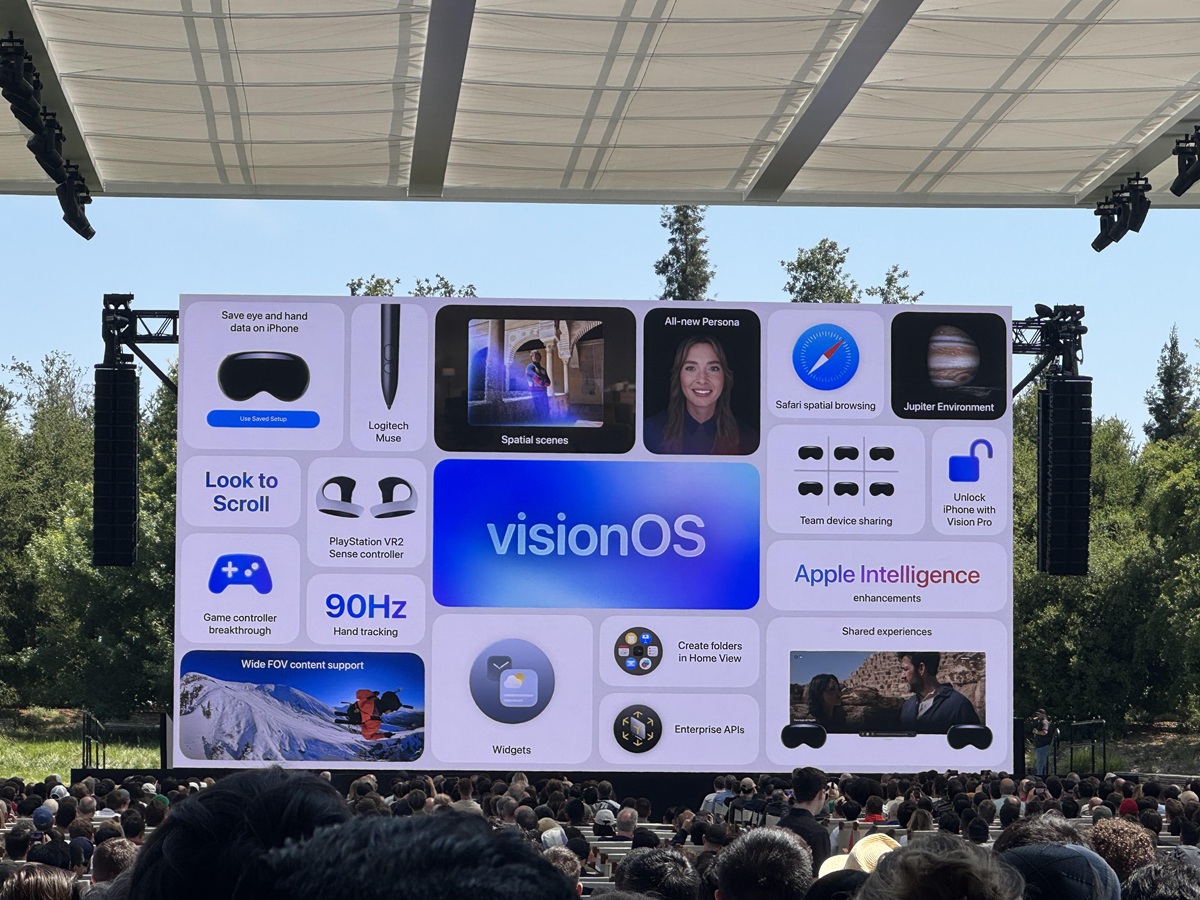  Apple VisionOS 26 lets you play spatial games with PSVR2 hand controllers