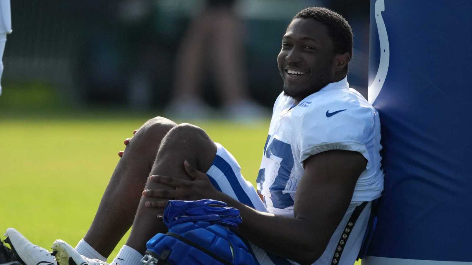  Colts LB Jaylon Carlies expected to start