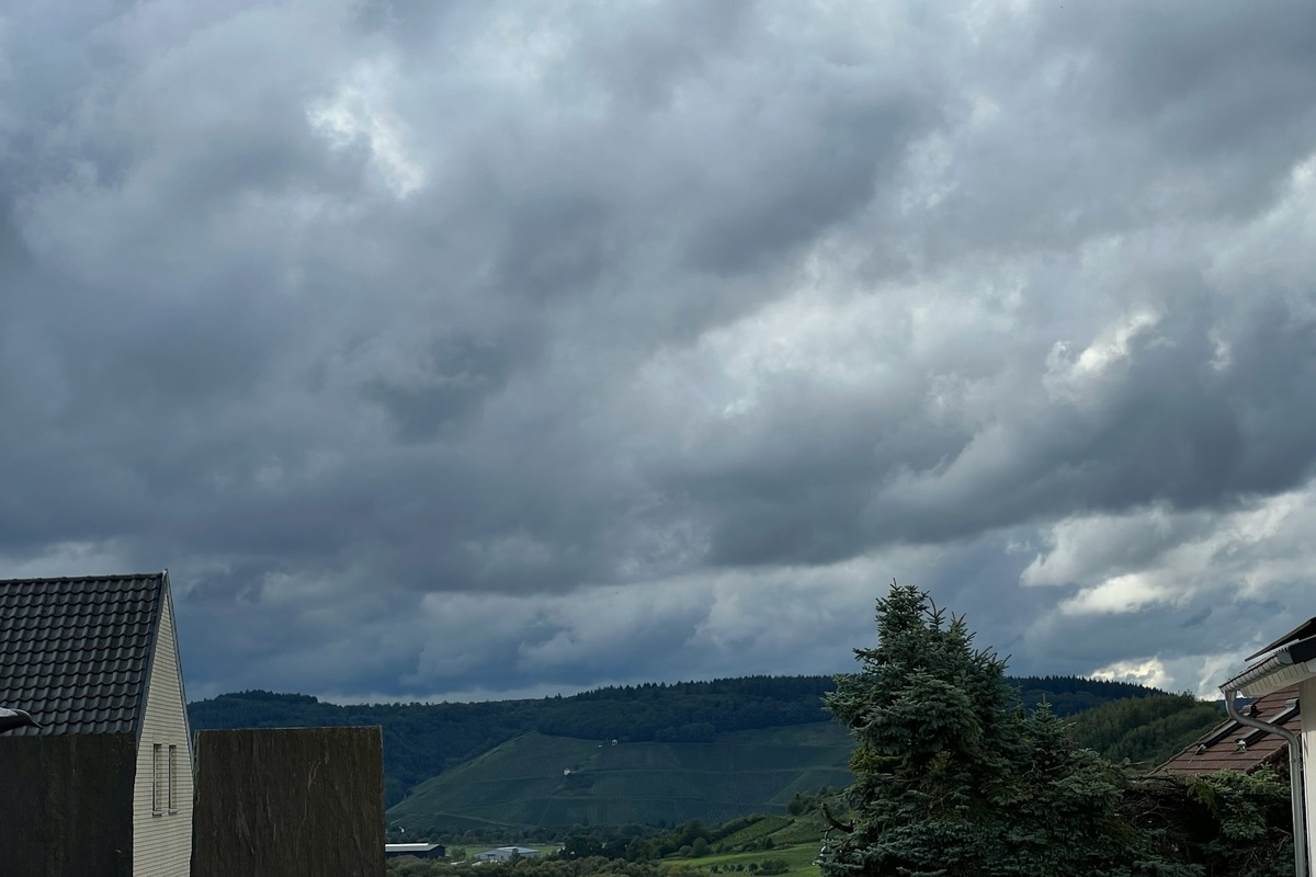 Minneapolis Braces for Thunderstorms, Hail, and Severe Conditions