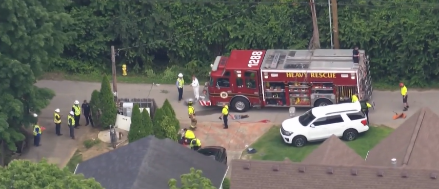 Quick-thinker helps rescue worker from sewer well