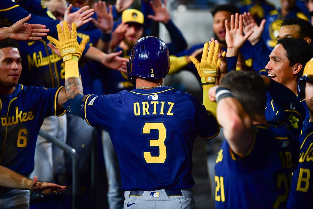 Brewers continue win streak at Dodgers’ expense