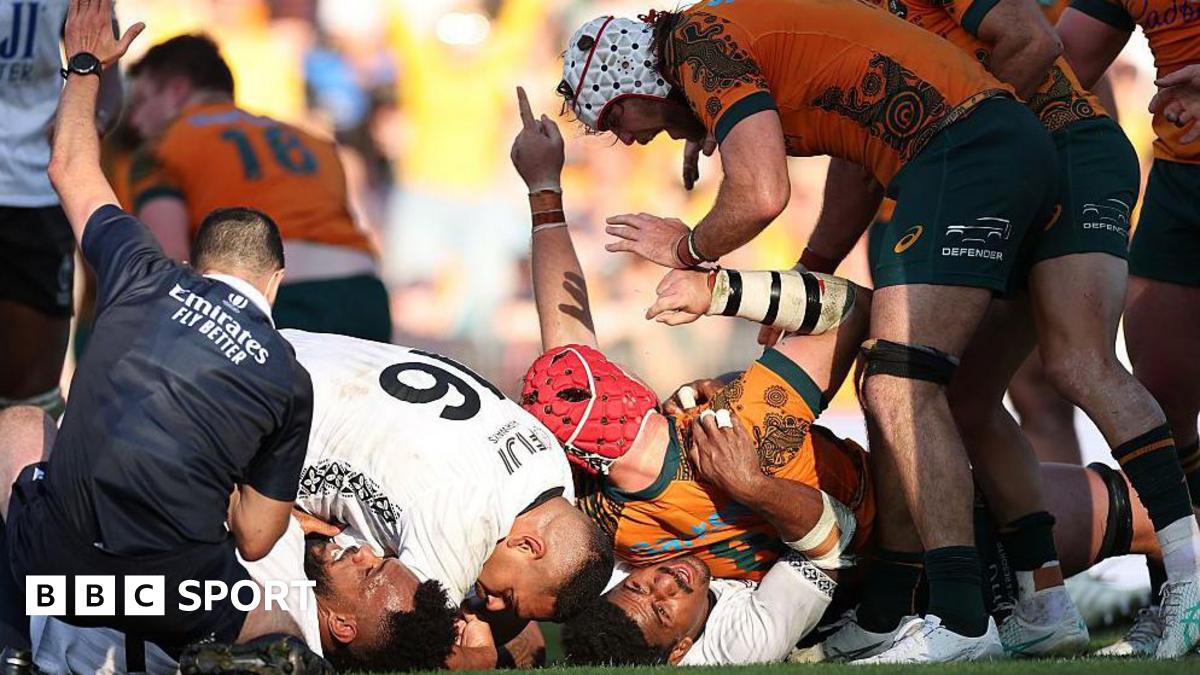 Australia score late try to snatch win over Fiji