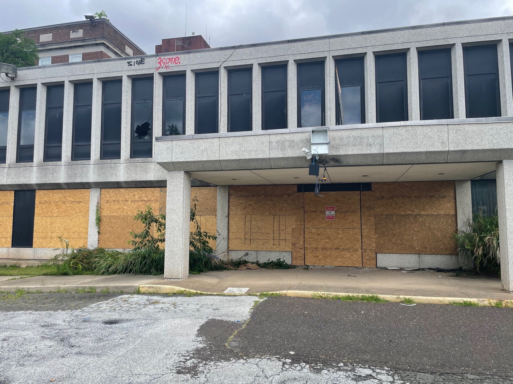  Trenton’s Mercer Medical Center boarded up after years of vandalism (L.A. PARKER COLUMN)