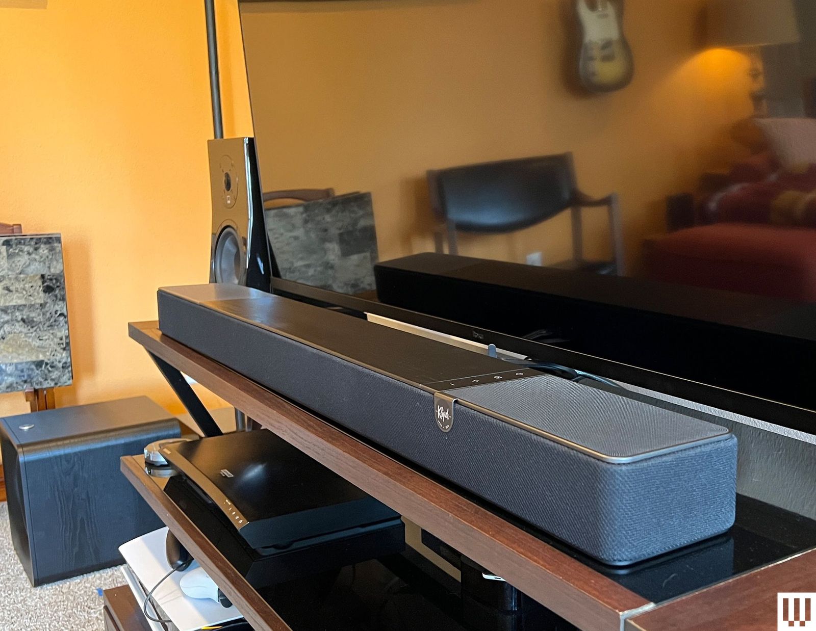  How to Choose the Right Soundbar (2025): Size, Price, Surround Sound, and Subwoofers