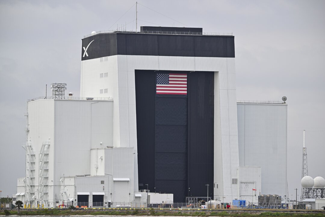  SpaceX Launches 24 Amazon Satellites for Global Broadband Mission