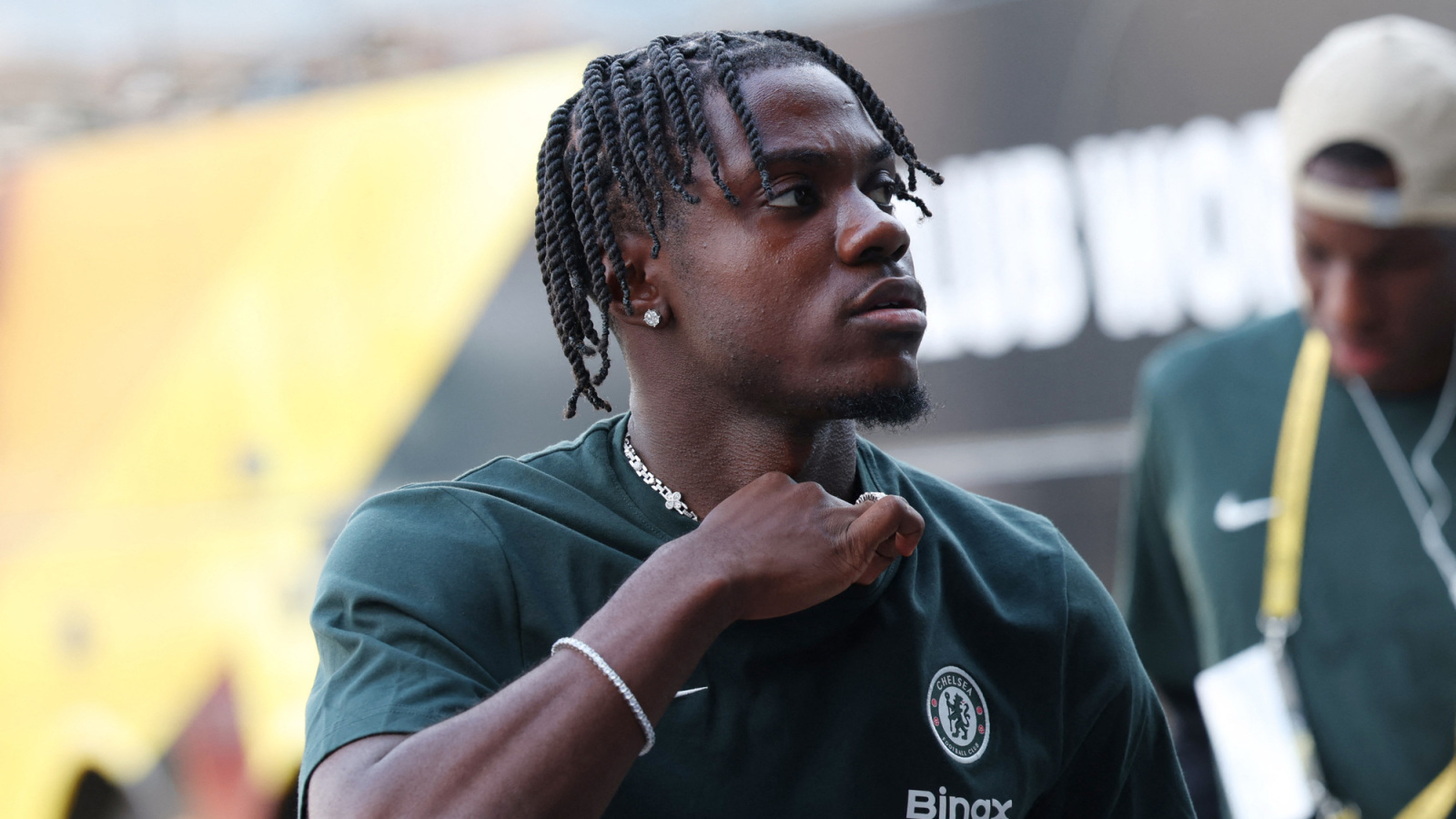  Chelsea are holding Arsenal to a king’s ransom over Noni Madueke