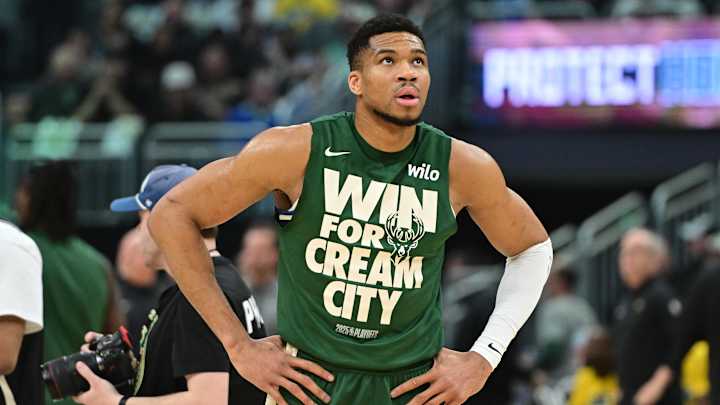 Bucks Notes: Giannis to Warriors Trade Rumors, Free Agent Chose Lakers Over Bucks, More