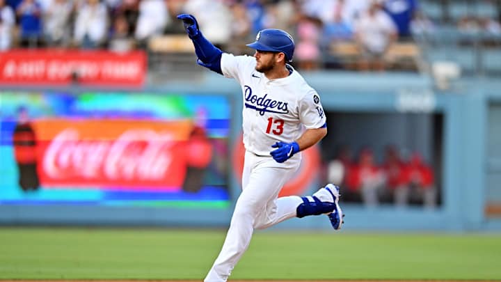 Dodgers Notes: LA Signs Pitcher, Freddie Freeman Suffers Injury, Max Muncy’s Future Predicted
